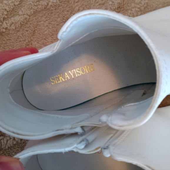 Sekayisore White Low-Heeled Chelsea Ankle Boots Side Zipper Size 8.5 - Picture 4 of 7